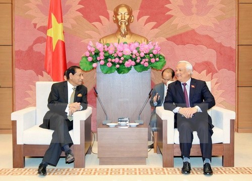 Вице-спикер вьетнамского парламента принял делегацию Бангладеш  - ảnh 1